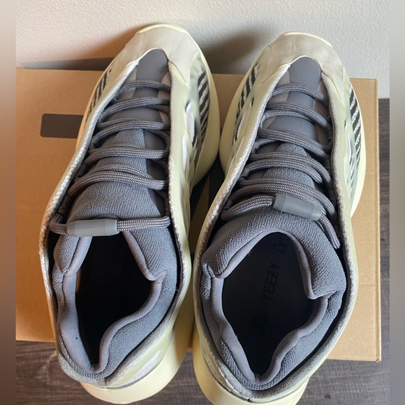 Size 8 1/2
Barely worn
Willing to negotiate
Dm if interested - Picture 5 of 6